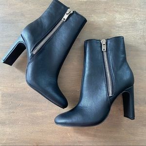 Forever 21 faux leather black zipper ankle boots NWT